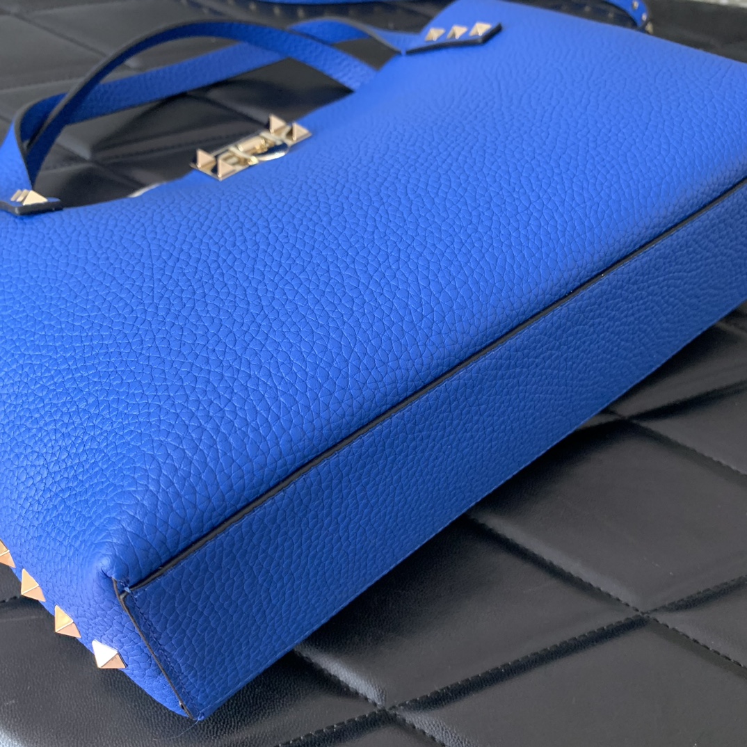 Valentino Garavani Rockstud Tote Bag in Blue Grainy Calfskin